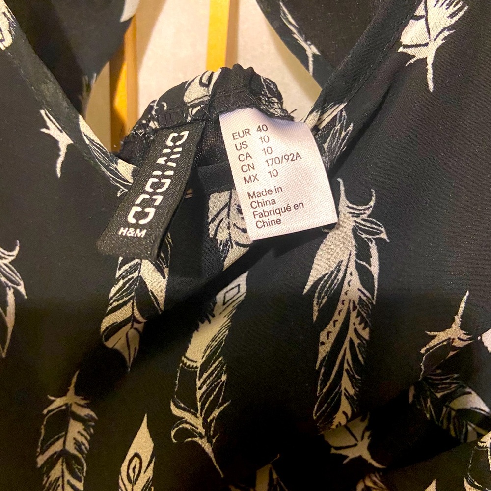 H&M Dress π - Picture 3 of 3